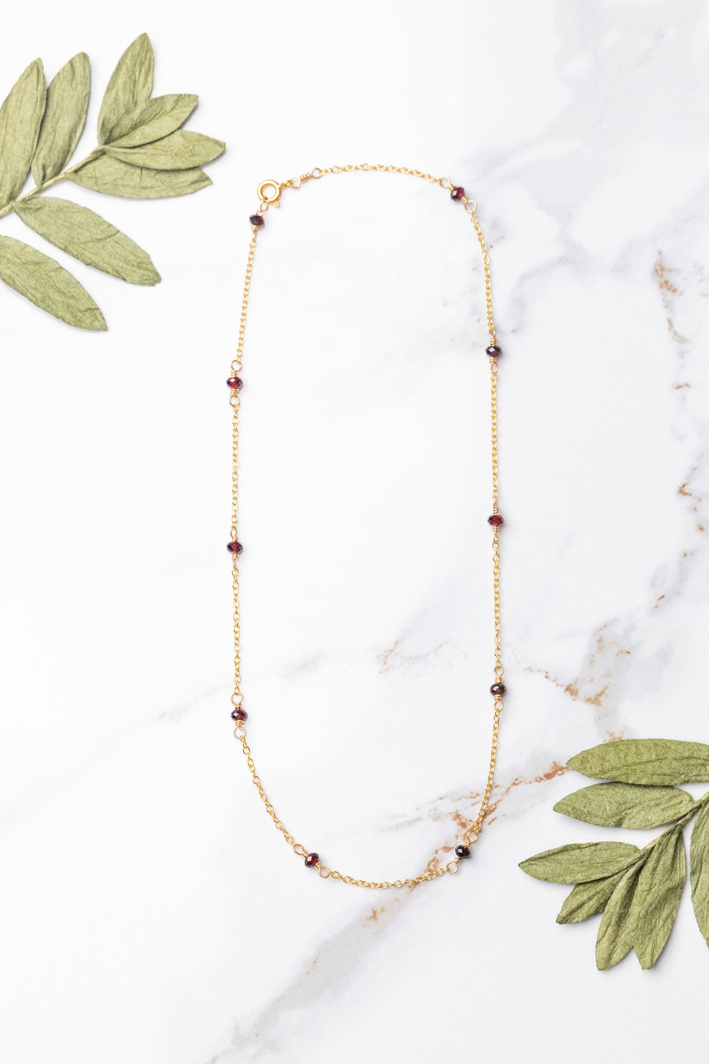 L'espace Garnet Necklace