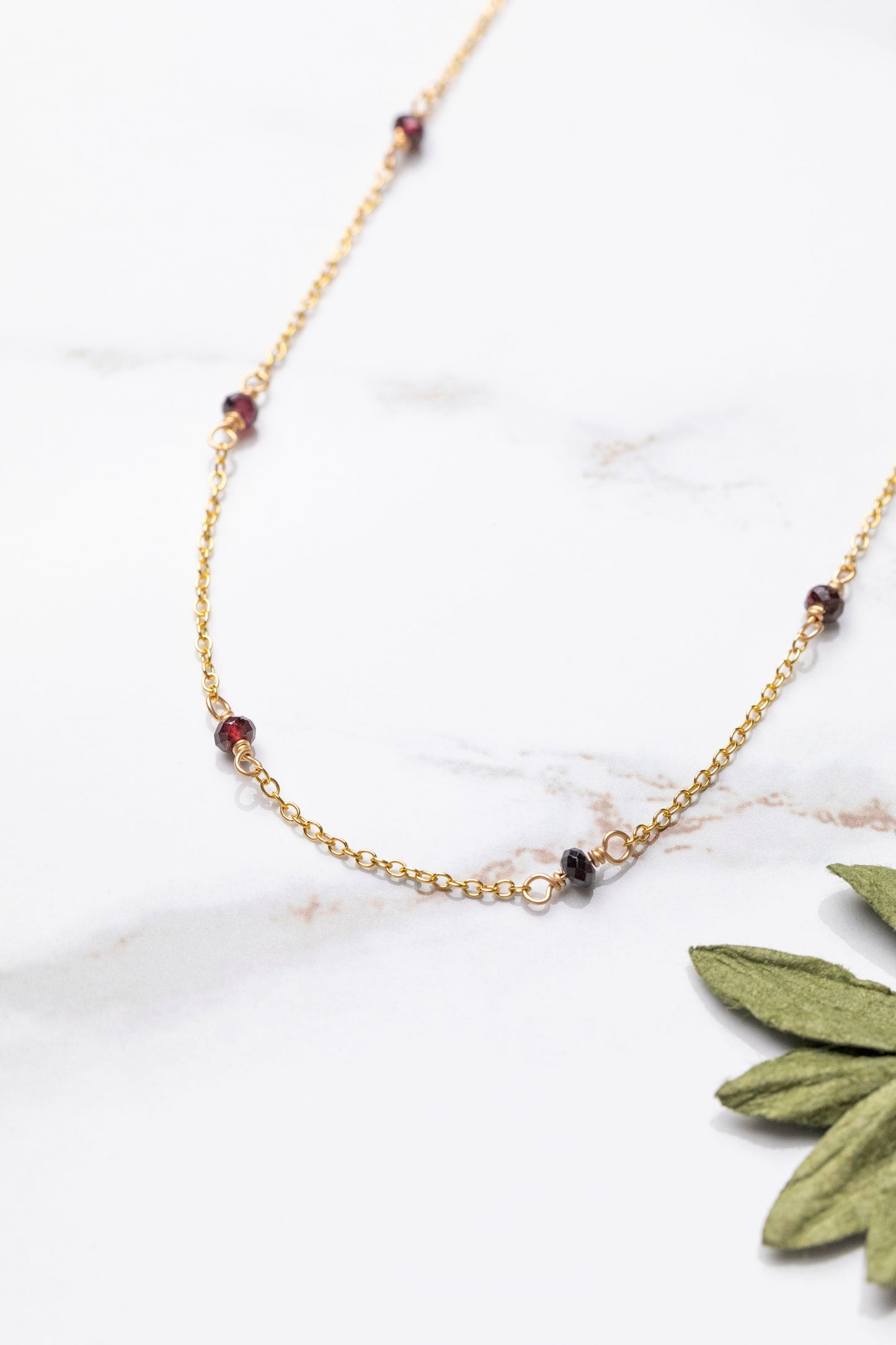 L'espace Garnet Necklace